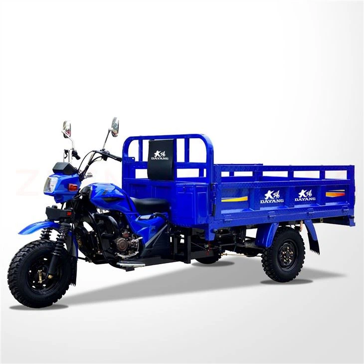 Tříkolová motorová farma o objemu 150 ccm